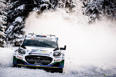Jon Armstrong - Shane Byrne
73º Rally Sweden 2026. Ford Puma Rally1 (YX22 FCD). Clasificado 8º.
M-Sport Ford WRT

Del 12 al 15 de Febrero, Umeå.
Superficie: nieve - hielo.

El Rallye constaba de 3 etapas con un total de 1069.44 km de los que 300.66 km divididos en 18 tramos eran cronometrados.

Tomaron la salida 57 equipos, finalizaron 48.

© Nicola Potente

Palabras clave: Ford;Puma;Suecia;2026;Rally1