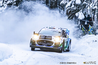 Jon Armstrong - Shane Byrne
73º Rally Sweden 2026. Ford Puma Rally1 (YX22 FCD). Clasificado 8º.
M-Sport Ford WRT

Del 12 al 15 de Febrero, Umeå.
Superficie: nieve - hielo.

El Rallye constaba de 3 etapas con un total de 1069.44 km de los que 300.66 km divididos en 18 tramos eran cronometrados.

Tomaron la salida 57 equipos, finalizaron 48.

© Petr Šesták

Palabras clave: Ford;Puma;Suecia;2026;Rally1