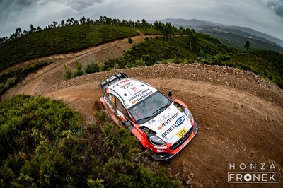 Martinš Sesks - Renars Francis
59º Vodafone Rally de Portugal 2026. Ford Puma Rally1 (YN71 DDJ). Clasificado 9º.
M-Sport Ford WRT

Del 7 al 10 de Mayo, Matosinhos.
Superficie: tierra.

El Rallye constaba de 4 etapas con un total de 1874.58 km de los que 344.91 km divididos en 23 tramos eran cronometrados.

Tomaron la salida 67 equipos, finalizaron 47.

© Honza Fronek

Palabras clave: Ford;Puma;Rally1;Portugal;2026