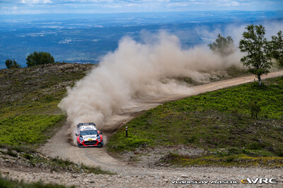 Martinš Sesks - Renars Francis
59º Vodafone Rally de Portugal 2026. Ford Puma Rally1 (YN71 DDJ). Clasificado 9º.
M-Sport Ford WRT

Del 7 al 10 de Mayo, Matosinhos.
Superficie: tierra.

El Rallye constaba de 4 etapas con un total de 1874.58 km de los que 344.91 km divididos en 23 tramos eran cronometrados.

Tomaron la salida 67 equipos, finalizaron 47.

© Vladislav Maschl

Palabras clave: Ford;Puma;Rally1;Portugal;2026