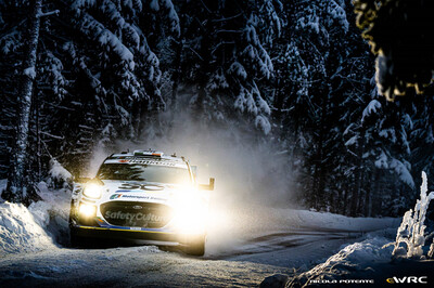 Josh McErlean - Eoin Treacy
73º Rally Sweden 2026. Ford Puma Rally1 (YX22 FCE). Clasificado 9º.
M-Sport Ford WRT

Del 12 al 15 de Febrero, Umeå.
Superficie: nieve - hielo.

El Rallye constaba de 3 etapas con un total de 1069.44 km de los que 300.66 km divididos en 18 tramos eran cronometrados.

Tomaron la salida 57 equipos, finalizaron 48.

© Nicola Potente

Palabras clave: Ford;Puma;Suecia;2026;Rally1