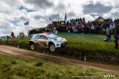 Teemu Suninen - Janni Hussi
59º Vodafone Rally de Portugal 2026. Toyota GR Yaris Rally2 (GZ 433 JP). Clasificado 10º.
Hyundai Shell Mobis WRT

Del 7 al 10 de Mayo, Matosinhos.
Superficie: tierra.

El Rallye constaba de 4 etapas con un total de 1874.58 km de los que 344.91 km divididos en 23 tramos eran cronometrados.

Tomaron la salida 67 equipos, finalizaron 47.

© Vladislav Maschl

Palabras clave: Toyota;Yaris;Rally2;Portugal;2026