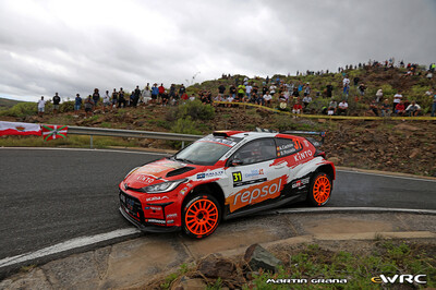 Alejandro Cachón - Borja Rozada
50º Rally Islas Canarias - Rally of Spain 2026. Toyota GR Yaris Rally2 (2086 NKH). Clasificado 10º y 2º en WRC2.
Toyota España

Del 23 al 26 de Abril, Cavle
Superficie: asfalto

El Rallye constaba de 3 etapas con un total de 1309.16 km de los que 301.30 km divididos en 18 tramos eran cronometrados (uno de ellos fue cancelado SS3 Tejeda - San Mateo 1 de 18,62 km.
La cancelación se debió a que vehículos de espectadores estaban estacionados ilegalmente dentro de un área protegida cerca del escenario).
Se encontraron más de 100 vehículos en la zona.

Tomaron la salida 58 equipos, finalizaron 51.

© Martín Graña

Palabras clave: Toyota;Yaris;Rally2;Canarias;España;Spain;2026