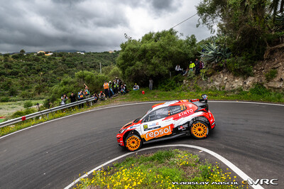 Alejandro Cachón - Borja Rozada
50º Rally Islas Canarias - Rally of Spain 2026. Toyota GR Yaris Rally2 (2086 NKH). Clasificado 10º y 2º en WRC2.
Toyota España

Del 23 al 26 de Abril, Cavle
Superficie: asfalto

El Rallye constaba de 3 etapas con un total de 1309.16 km de los que 301.30 km divididos en 18 tramos eran cronometrados (uno de ellos fue cancelado SS3 Tejeda - San Mateo 1 de 18,62 km.
La cancelación se debió a que vehículos de espectadores estaban estacionados ilegalmente dentro de un área protegida cerca del escenario).
Se encontraron más de 100 vehículos en la zona.

Tomaron la salida 58 equipos, finalizaron 51.

© Vladislav Maschl

Palabras clave: Toyota;Yaris;Rally2;Canarias;España;Spain;2026