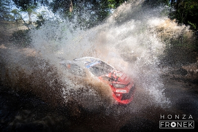 Oliver Solberg - Elliott Edmondson
74º Safari Rally Kenya 2026. Toyota GR Yaris Rally1 (A-7662). Clasificado 10º.
Toyota Gazoo Racing WRT

Del 12 al 15 de Marzo, Naivasha.
Superficie: tierra.

El Rally constaba de 4 etapas con un total de 1205.46 km de los que 338.34 km divididos en 20 tramos eran cronometrados.

Tomaron la salida 41 equipos, finalizaron 29.

© Honza Fronek

Palabras clave: Toyota;Yaris;Rally1;Kenya;2026