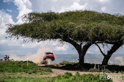 Oliver Solberg - Elliott Edmondson
74º Safari Rally Kenya 2026. Toyota GR Yaris Rally1 (A-7662). Clasificado 10º.
Toyota Gazoo Racing WRT

Del 12 al 15 de Marzo, Naivasha.
Superficie: tierra.

El Rally constaba de 4 etapas con un total de 1205.46 km de los que 338.34 km divididos en 20 tramos eran cronometrados.

Tomaron la salida 41 equipos, finalizaron 29.

© Honza Fronek

Palabras clave: Toyota;Yaris;Rally1;Kenya;2026