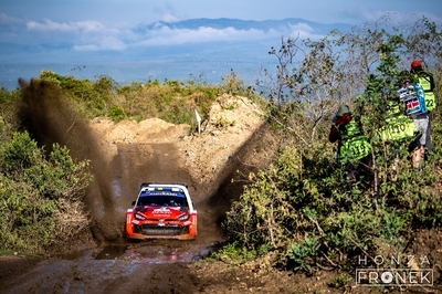 Oliver Solberg - Elliott Edmondson
74º Safari Rally Kenya 2026. Toyota GR Yaris Rally1 (A-7662). Clasificado 10º.
Toyota Gazoo Racing WRT

Del 12 al 15 de Marzo, Naivasha.
Superficie: tierra.

El Rally constaba de 4 etapas con un total de 1205.46 km de los que 338.34 km divididos en 20 tramos eran cronometrados.

Tomaron la salida 41 equipos, finalizaron 29.

© Honza Fronek

Palabras clave: Toyota;Yaris;Rally1;Kenya;2026