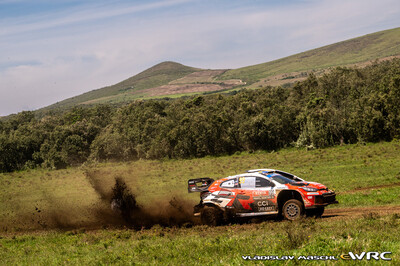 Oliver Solberg - Elliott Edmondson
74º Safari Rally Kenya 2026. Toyota GR Yaris Rally1 (A-7662). Clasificado 10º.
Toyota Gazoo Racing WRT

Del 12 al 15 de Marzo, Naivasha.
Superficie: tierra.

El Rally constaba de 4 etapas con un total de 1205.46 km de los que 338.34 km divididos en 20 tramos eran cronometrados.

Tomaron la salida 41 equipos, finalizaron 29.

© Vladislav Maschl

Palabras clave: Toyota;Yaris;Rally1;Kenya;2026
