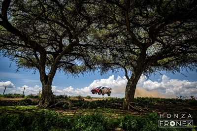 Sébastien Ogier - Lanais Vincent
74º Safari Rally Kenya 2026. Toyota GR Yaris Rally1 (A-7664). Clasificado 11º.
Toyota Gazoo Racing WRT

Del 12 al 15 de Marzo, Naivasha.
Superficie: tierra.

El Rally constaba de 4 etapas con un total de 1205.46 km de los que 338.34 km divididos en 20 tramos eran cronometrados.

Tomaron la salida 41 equipos, finalizaron 29.

© Honza Fronek

Palabras clave: Toyota;Yaris;Rally1;Kenya;2026