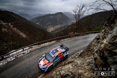 Hayden Paddon - John Kennard
94º Rallye Automobile de Monte-Carlo 2026. Hyundai i20 N Rally1 (ALZ WR 909). Clasificado 11º.
Hyundai Shell Mobis WRT

Del 22 al 25 de Enero, Gap - Monaco.
Superficie: asfalto - nieve.

El Rally constaba de 4 etapas con un total de 1553.22 km de los que 339.15 km divididos en 17 tramos eran cronometrados.

Tomaron la salida 65 equipos, finaluizaron 48.

© Honza Fronek

Palabras clave: Hyundai;Rally1;Montecarlo;2026