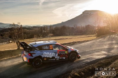 Hayden Paddon - John Kennard
94º Rallye Automobile de Monte-Carlo 2026. Hyundai i20 N Rally1 (ALZ WR 909). Clasificado 11º.
Hyundai Shell Mobis WRT

Del 22 al 25 de Enero, Gap - Monaco.
Superficie: asfalto - nieve.

El Rally constaba de 4 etapas con un total de 1553.22 km de los que 339.15 km divididos en 17 tramos eran cronometrados.

Tomaron la salida 65 equipos, finaluizaron 48.

© Honza Fronek

Palabras clave: Hyundai;Rally1;Montecarlo;2026