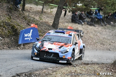 Hayden Paddon - John Kennard
94º Rallye Automobile de Monte-Carlo 2026. Hyundai i20 N Rally1 (ALZ WR 909). Clasificado 11º.
Hyundai Shell Mobis WRT

Del 22 al 25 de Enero, Gap - Monaco.
Superficie: asfalto - nieve.

El Rally constaba de 4 etapas con un total de 1553.22 km de los que 339.15 km divididos en 17 tramos eran cronometrados.

Tomaron la salida 65 equipos, finaluizaron 48.

© Ricardo Branco

Palabras clave: Hyundai;Rally1;Montecarlo;2026