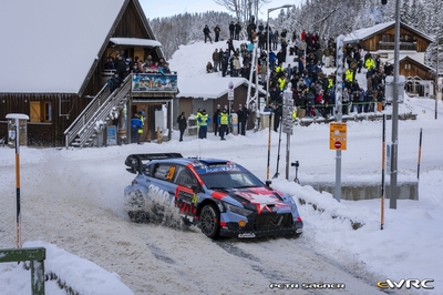 Hayden Paddon - John Kennard
94º Rallye Automobile de Monte-Carlo 2026. Hyundai i20 N Rally1 (ALZ WR 909). Clasificado 11º.
Hyundai Shell Mobis WRT

Del 22 al 25 de Enero, Gap - Monaco.
Superficie: asfalto - nieve.

El Rally constaba de 4 etapas con un total de 1553.22 km de los que 339.15 km divididos en 17 tramos eran cronometrados.

Tomaron la salida 65 equipos, finaluizaron 48.

© Petr Sagner

Palabras clave: Hyundai;Rally1;Montecarlo;2026