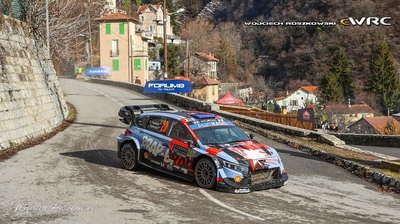 Hayden Paddon - John Kennard
94º Rallye Automobile de Monte-Carlo 2026. Hyundai i20 N Rally1 (ALZ WR 909). Clasificado 11º.
Hyundai Shell Mobis WRT

Del 22 al 25 de Enero, Gap - Monaco.
Superficie: asfalto - nieve.

El Rally constaba de 4 etapas con un total de 1553.22 km de los que 339.15 km divididos en 17 tramos eran cronometrados.

Tomaron la salida 65 equipos, finaluizaron 48.

© Wojciech Roszkowski

Palabras clave: Hyundai;Rally1;Montecarlo;2026