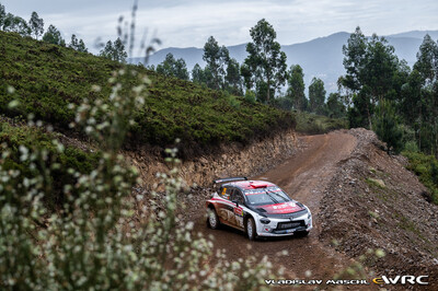 Nikolay Gryazin - Konstantin Aleksandrov
59º Vodafone Rally de Portugal 2026. Lancia Ypsilon Rally2 HF Integrale (HH-762-NV). Clasificado 11º.
Lancia Corse HF

Del 7 al 10 de Mayo, Matosinhos.
Superficie: tierra.

El Rallye constaba de 4 etapas con un total de 1874.58 km de los que 344.91 km divididos en 23 tramos eran cronometrados.

Tomaron la salida 67 equipos, finalizaron 47.

© Vladislav Maschl

Palabras clave: Lancia;Ypsilon;Rally2;Portugal;2026
