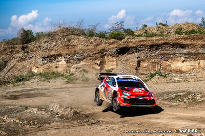 Efyn Evans - Scott Martin
74º Safari Rally Kenya 2026. Toyota GR Yaris Rally1 (A-7663). Clasificado 13º.
Toyota Gazoo Racing WRT

Del 12 al 15 de Marzo, Naivasha.
Superficie: tierra.

El Rally constaba de 4 etapas con un total de 1205.46 km de los que 338.34 km divididos en 20 tramos eran cronometrados.

Tomaron la salida 41 equipos, finalizaron 29.

© Vladislav Maschl

Palabras clave: Toyota;Yaris;Rally1;Kenya;2026