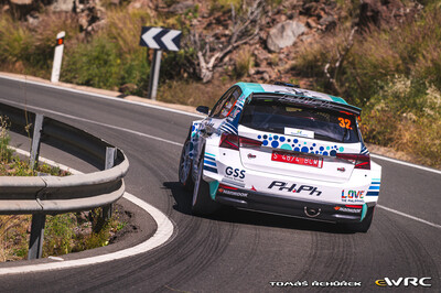 Jan Solans - Rodrigo Sanjuan
50º Rally Islas Canarias - Rally of Spain 2026. Skoda Fabia RS Rally2 (S 4874 BCM). Clasificado 16º.
PH.Ph

Del 23 al 26 de Abril, Cavle
Superficie: asfalto

El Rallye constaba de 3 etapas con un total de 1309.16 km de los que 301.30 km divididos en 18 tramos eran cronometrados (uno de ellos fue cancelado SS3 Tejeda - San Mateo 1 de 18,62 km.
La cancelación se debió a que vehículos de espectadores estaban estacionados ilegalmente dentro de un área protegida cerca del escenario).
Se encontraron más de 100 vehículos en la zona.

Tomaron la salida 58 equipos, finalizaron 51.

© Tomáš Rehurek

Palabras clave: Skoda;Fabia;Rally2;Canarias;España;Spain;2026