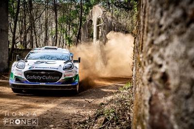 Josh McErlean - Eoin Treacy
59º Vodafone Rally de Portugal 2026. Ford Puma Rally1 (YX22 FCE). Clasificado 18º.
M-Sport Ford WRT

En SS17 Amarante 2 de 26,24 km se salió de pista en el km 19,1, teniendo que ser empujado de nuevo a la carretera por los espectadores.
Mas adelante sufrió un trompo y se le caló el motor.

Estos dos percances le llevaron a perder en éste tramo +3:06.6 con el mejor tiempo conseguido por Sébastien Ogier - Vincent Landais, Toyota GR Yaris Rally1  18:20.1.

Del 7 al 10 de Mayo, Matosinhos.
Superficie: tierra.

El Rallye constaba de 4 etapas con un total de 1874.58 km de los que 344.91 km divididos en 23 tramos eran cronometrados.

Tomaron la salida 67 equipos, finalizaron 47.

© Honza Fronek

Palabras clave: Ford;Puma;Rally1;Portugal;2026