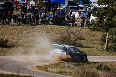Jon Armstrong - Shane Byrne
Croatia Rally 2026. Ford Puma Rally1 (YX22 FCE). Clasificado 32º.
M-Sport Ford WRT

Del 9 al 12 de Abril, Cavle
Superficie: asfalto

El Rallye constaba de 3 etapas con un total de 1134 km de los que 300.28 km divididos en 20 tramos eran cronometrados.

Tomaron la salida 51 equipos, finalizaron 44.

© Daniel Godzik

Palabras clave: Croacia;Ford;Puma;Rally1;2026