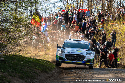Jon Armstrong - Shane Byrne
Croatia Rally 2026. Ford Puma Rally1 (YX22 FCE). Clasificado 32º.
M-Sport Ford WRT

Del 9 al 12 de Abril, Cavle
Superficie: asfalto

El Rallye constaba de 3 etapas con un total de 1134 km de los que 300.28 km divididos en 20 tramos eran cronometrados.

Tomaron la salida 51 equipos, finalizaron 44.

© Vladislav Maschl

Palabras clave: Croacia;Ford;Puma;Rally1;2026