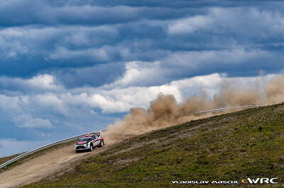 Yohan Rossel - Arnaud Dunand
59º Vodafone Rally de Portugal 2026. Lancia Ypsilon Rally2 HF Integrale (HH-688-NV). Sufrió un accidente en la 3ª etapa en el kilómetro 9,8 de SS17 Amarante 2 de 26,24 km.
En la 4ª y última etapa se re-enganchó ("SR") y acabó clasificado 38º.
Lancia Corse HF

Del 7 al 10 de Mayo, Matosinhos.
Superficie: tierra.

El Rallye constaba de 4 etapas con un total de 1874.58 km de los que 344.91 km divididos en 23 tramos eran cronometrados.

Tomaron la salida 67 equipos, finalizaron 47.

© Vladislav Maschl

Palabras clave: Lancia;Ypsilon;Rally2;Portugal;2026