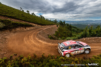 Yohan Rossel - Arnaud Dunand
59º Vodafone Rally de Portugal 2026. Lancia Ypsilon Rally2 HF Integrale (HH-688-NV). Sufrió un accidente en la 3ª etapa en el kilómetro 9,8 de SS17 Amarante 2 de 26,24 km.
En la 4ª y última etapa se re-enganchó ("SR") y acabó clasificado 38º.
Lancia Corse HF

Del 7 al 10 de Mayo, Matosinhos.
Superficie: tierra.

El Rallye constaba de 4 etapas con un total de 1874.58 km de los que 344.91 km divididos en 23 tramos eran cronometrados.

Tomaron la salida 67 equipos, finalizaron 47.

© Vladislav Maschl

Palabras clave: Lancia;Ypsilon;Rally2;Portugal;2026