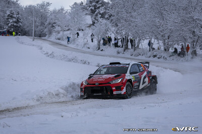 Yuki Yamamoto - James Fulton
94º Rallye Automobile de Monte-Carlo 2026. Toyota GR Yaris Rally2 (SP 1004). Abandonó por accidente en SS15 La Bollène-Vésubie / Moulinet 1 de 23,45 km.
Printsport

Del 22 al 25 de Enero, Gap - Monaco.
Superficie: asfalto - nieve.

El Rally constaba de 4 etapas con un total de 1553.22 km de los que 339.15 km divididos en 17 tramos eran cronometrados.

Tomaron la salida 65 equipos, finaluizaron 48.

© Petr Sagner

Palabras clave: Toyota;Yaris;Rally2;Montecarlo;2026
