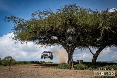 Josh McErlean - Eoin Treacy
74º Safari Rally Kenya 2026. Ford Puma Rally1 (YX22 FCE). Abandonó por motor en SS17 Oserengoni 1 de 18,22 km.
M-Sport Ford WRT

Del 12 al 15 de Marzo, Naivasha.
Superficie: tierra.

El Rally constaba de 4 etapas con un total de 1205.46 km de los que 338.34 km divididos en 20 tramos eran cronometrados.

Tomaron la salida 41 equipos, finalizaron 29.

© Honza Fronek

Palabras clave: Ford;Puma;Rally1;Kenya;2026