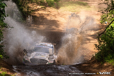 Josh McErlean - Eoin Treacy
74º Safari Rally Kenya 2026. Ford Puma Rally1 (YX22 FCE). Abandonó por motor en SS17 Oserengoni 1 de 18,22 km.
M-Sport Ford WRT

Del 12 al 15 de Marzo, Naivasha.
Superficie: tierra.

El Rally constaba de 4 etapas con un total de 1205.46 km de los que 338.34 km divididos en 20 tramos eran cronometrados.

Tomaron la salida 41 equipos, finalizaron 29.

© Vladislav Maschl

Palabras clave: Ford;Puma;Rally1;Kenya;2026