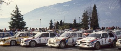 Parque Cerrado del 54º Rallye Automòbile de Monte-Carlo 1986
6# Audi Sport Quattro S1 E2 (IN-NW 4)
Hannu Mikkola - Arne Hertz, clasificado 3º.

7# Lancia Delta S4 (A6 37616)
Henri Toivonen - Sergio Cresto, clasificado 1º.

8# Peugeot 205 Turbo 16 E2 (26 FGV 75)
Bruno Saby - Jean-François Fauchille, clasificado 6º.

9# Lancia Delta S4 (A6 37615)
Miki Biasion - Tiziano Siviero, abandonó por accidente de tráfico fuera de tramo.

También se puede ver parte del MG Metro 6R4 de Tony Pond - Rob Arthur, abandonó por accidente de tráfico fuera de tramo y del Peugeot 205 Turbo 16 (SB-K 205) de Michèle Mouton - Terry Harryman, abandonó por la presión de aceite.

Round 1 of the FIA World Rally Championship 1986
Del 18 al 24 de Enero, Monte-Carlo.
Superficie: asfalto - nieve.

El Rally tenía un total de 3984.00 km de los que 881.20 km divididos en 36 tramos eran especiales.

Tomaron la salida 156 equipos, finalizaron 65.
@
Palabras clave: Audi;Peugeot;Lancia;Grupo_B;Delta;Turbo;Quattro;Sport;Montecarlo;1986;Parque_Cerrado