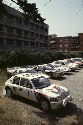 69º Rally Targa Florio 1985
Parque Cerrado, en primer temino el Peugeot 205 T16 de Giovanni Del Zoppo - Betty Tognana Retirado por accidente, los dos siguientes Lancia Rally 037 son el de Dario Cerrato - Giuseppe Cerri Clasificado 1º, y Fabrizio Tabaton - Luciano Tedeschini Clasificado 2º
Palabras clave: Parque_cerrado;Targa_Florio;1985;Grupo_B