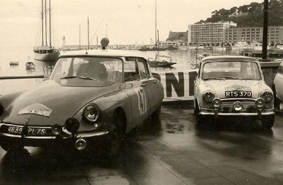 Parque Cerrado del 25º Rally Coupe del Alpes 1964
A la izquierda el Citröen DS 19 de Guy Verrier/Jean Paul Joly, a la derecha el Mini Cooper de Margaret Mackenzie - Joe Lowrey, Clasificada 19º
Palabras clave: Parque_Cerrado;Alpes;