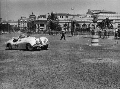 Ian Appleyard - Patricia Appleyard-Lyons
13º Rally Coupe des Alpes 1950, Jaguar XK120 Roadster, Clasificado 1º@
Palabras clave: Jaguar;Alpes;1950