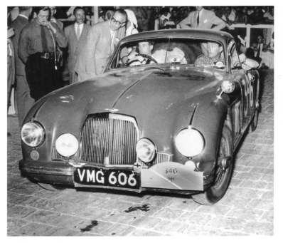 A.C. Alan Godsal - H.M. Coutts
15º Rallye International des Alpes 1952. Aston Martin DB2 (VMG 606). Abandonó.

Del 11 al 17 de Julio, Marseille - Cortina - Cannes.
Superficie: asfalto.

Desconocemos de cuantos kilómetros tanto totales como cronometrados tenia la prueba.

Tomaron la salida 87 equipos, finalizaron 23.@
Palabras clave: Aston_Martin;Alpes;1952