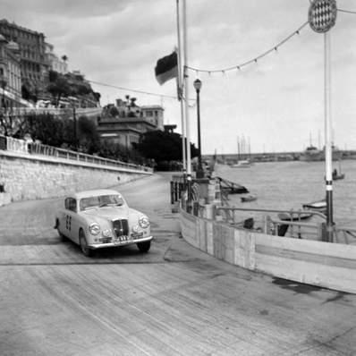 Louis Chiron - Ciro Basadonna
14º Rallye Automobile de Monte-Carlo 1954. Lancia Aurelia B20 GT. Clasificado 1º.

Del 18 al 25 de Enero, Monaco.
Superficie: asfalto - nieve.

Tomaron la salida 402 equipos, finalizaron 329.@
Palabras clave: Lancia;Aurelia;Montecarlo;1954