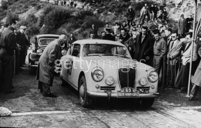 Louis Chiron - Ciro Basadonna
14º Rallye Automobile de Monte-Carlo 1954. Lancia Aurelia B20 GT. Clasificado 1º.

Del 18 al 25 de Enero, Monaco.
Superficie: asfalto - nieve.

Tomaron la salida 402 equipos, finalizaron 329.@
Palabras clave: Lancia;Aurelia;Montecarlo;1954