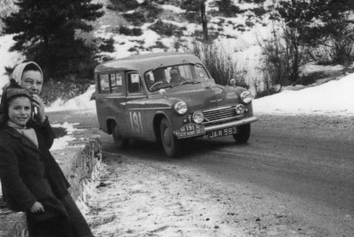 Wilcox - Boyle
14º Rallye Automobile de Monte-Carlo 1954. Hillman Minx Break (JAW 583). Clasificado 296º.

Del 18 al 25 de Enero, Monaco.
Superficie: asfalto - nieve.

Tomaron la salida 402 equipos, finalizaron 329.@
Palabras clave: Hillman;Minx;Break;Montecarlo;1954