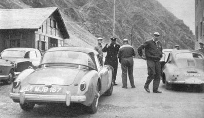 Willian Shepherd - J R Williamson
18º Rallye International des Alpes 1956. MG A, a la derecha parado el Porsche 356 de Claude Storez - Robert Buchet clasificado 2º.

De 6 al 13 de Julio, Marseille - Zagreb - Marseille.
Superficie: asfalto.

Tomaron la salida 80 equipos, finalizaron 34.@
Palabras clave: MG;Alpes;1956