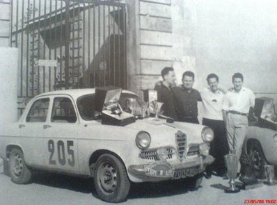 Guy Clarou - Pierre Géle
19º Rally Coupe del Alpes 1958, Alfa Romeo Giulietta, Clasificado 2º, les acompañan Bernard Consten - Roger de Lageneste que con un Alfa Romeo Giulia SZ, clasificaron 1º@
Palabras clave: Alfa_Romeo;Alpes;1958