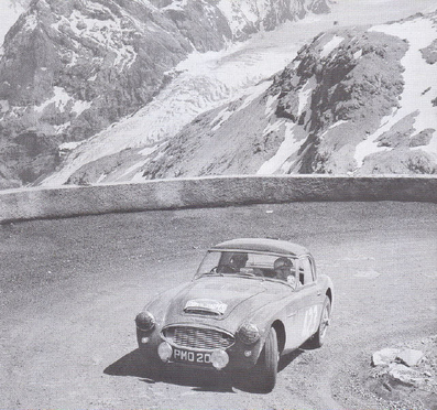 Pat Moss-Carlsson - Ann Wisdom-Riley
19º Critérium International de la Montagne - Coupe des Alpes 1958. Austin-Healey 100/4 (PMO 201). Clasificada 10ª y 1ª en Copa de Damas (Ladies Cup).

Del 7 al 12 de Julio, Marseille-Brescia-Les Gets-Marseille.
Superficie: asfalto - tierra.

Tomaton la salida 55 equipos, finalizaron 25.@
Palabras clave: Austin;Alpes;1958