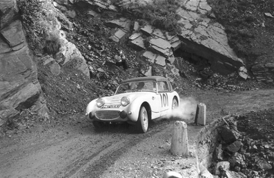 John Sprinzel - Willy Cave
19º Critérium International de la Montagne - Coupe des Alpes 1958. Austin-Healey Sprite Mk1 (PMO 200). Clasificado 15º.

Del 7 al 12 de Julio, Marseille-Brescia-Les Gets-Marseille.
Superficie: asfalto - tierra.

Tomaton la salida 55 equipos, finalizaron 25.@
Palabras clave: Austin;Alpes;1958