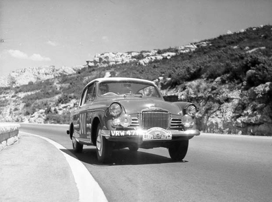 Mary Handley-Page - Lola Grounds
19º Critérium International de la Montagne - Coupe des Alpes 1958. Austin Healey Sprite (VRW 471). Clasificado 16º.

Del 7 al 12 de Julio, Marseille-Brescia-Les Gets-Marseille.
Superficie: asfalto - tierra.

Tomaton la salida 55 equipos, finalizaron 25.@
Palabras clave: Austin;Alpes;1958