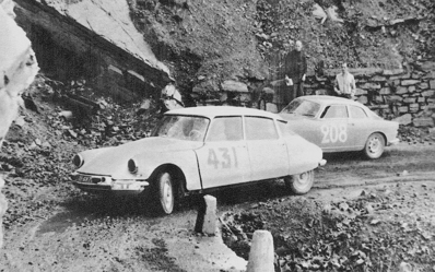 Paul Coltelloni (Capresvesnes) - Claude Bobrowski
19º Critérium International de la Montagne - Coupe des Alpes 1958. Citroën ID 19, clasificado 20º.

El coche de detrás es el Alfa Romeo Giulietta de Urbain Fabre - Francis Morceau, clasificado 22º.

Del 7 al 12 de Julio, Marseille-Brescia-Les Gets-Marseille.
Superficie: asfalto - tierra.

Tomaron la salida 55 equipos, finalizaron 25.
@
Palabras clave: Citroen;Alpes;1958