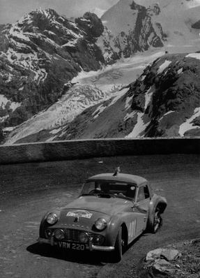 Paddy Hopkirk - Jack Scott
19º Critérium International de la Montagne - Coupe des Alpes 1958. Triumph TR3 (VRW 220). Abandonó.

Del 7 al 12 de Julio, Marseille-Brescia-Les Gets-Marseille.
Superficie: asfalto - tierra.

Tomaton la salida 55 equipos, finalizaron 25.@
Palabras clave: Triumph;Alpes;1958;Mujeres;Womens