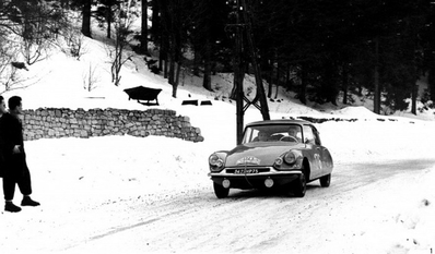 Paul Coltelloni - P. Alexandre - Desrosiers
28º Rallye Automobile de Monte-Carlo 1959. Citroen DS 19 (3427 HP75). Clasificado 1º.

Del 19 al 25 de Enero, Monaco.
Superficie: asfalto - nieve.

El Rally tenía un total de 3486.00 km incluyendo tramos de enlace.
Desconocemos de cuantos kilómetros cronometrados constaba la prueba.

Se inscribieron 345 equipos, tomaron la salida 322, finalizaron 186.@
Palabras clave: Citroen;Montecarlo;1959;nieve