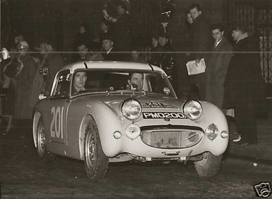 John Sprinzel - William Cave
28º Rallye Automobile de Monte-Carlo 1959. Austin-Healey Sprite Mk1 (PMO200). Clasificado 14º.

Del 19 al 25 de Enero, Monaco.
Superficie: asfalto - nieve.

El Rally tenía un total de 3486.00 km incluyendo tramos de enlace.
Desconocemos de cuantos kilómetros cronometrados constaba la prueba.

Se inscribieron 345 equipos, tomaron la salida 322, finalizaron 186.@
Palabras clave: Austin;Healey;Sprite;Montecarlo;1959