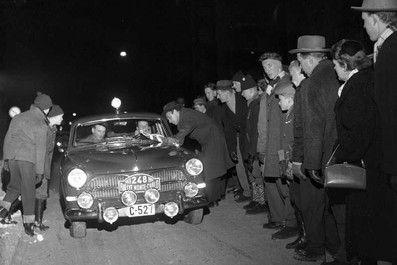 Hans Ingier - Nils Hagen
28º Rallye Automobile de Monte-Carlo 1959. Volvo 122 (C-527). Clasificado 24º.

Del 19 al 25 de Enero, Monaco.
Superficie: asfalto - nieve.

El Rally tenía un total de 3486.00 km incluyendo tramos de enlace.
Desconocemos de cuantos kilómetros cronometrados constaba la prueba.

Se inscribieron 345 equipos, tomaron la salida 322, finalizaron 186.@
Palabras clave: Volvo;Montecarlo;1959