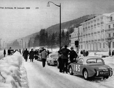 Tommy Wisdom - Douglas Johns
28º Rallye Monte-Carlo 1959. Austin Healey Sprite. Clasificado 63º.

Del 19 al 25 de Enero, Monaco.
Superficie: asfalto - nieve.

El Rally tenía un total de 3486.00 km incluyendo tramos de enlace.
Desconocemos de cuantos kilómetros cronometrados constaba la prueba.

Se inscribieron 345 equipos, tomaron la salida 322, finalizaron 186.@
Palabras clave: Austin;Healey;Sprite;Montecarlo;1959;nieve