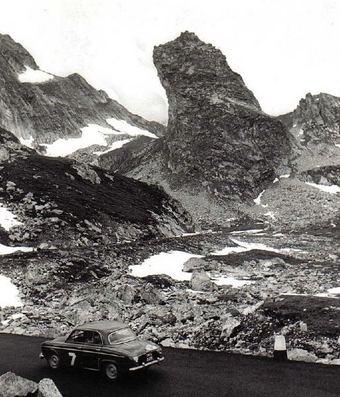 Gordon King - Burton
21º Coupe des Alpes 1960. Renault Dauphine. Clasificado 38º.

Del 26 al 30 de Junio, Marseille - Bormio - Chamonix - Cannes.

Desconocemos de cuantos kilómetros constaba la prueba.

Tomaron la salida 64 equipos, finalizaron 39.@
Palabras clave: Renault;Alpes;1960