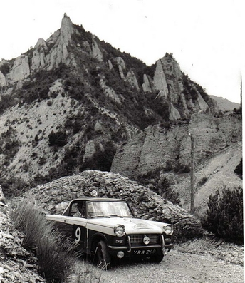 Tiny Lewis - Tony Nash
21º Coupe des Alpes 1960. Triumph Herald. Abandonó, desconocemos el motivo.

Del 26 al 30 de Junio, Marseille - Bormio - Chamonix - Cannes.

Desconocemos de cuantos kilómetros constaba la prueba.

Tomaron la salida 64 equipos, finalizaron 39.@
Palabras clave: Triumph;Alpes;1960